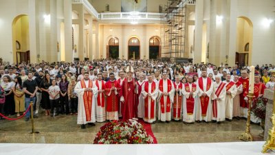 260 jovens receberam o Sacramento do Crisma em Araraquara